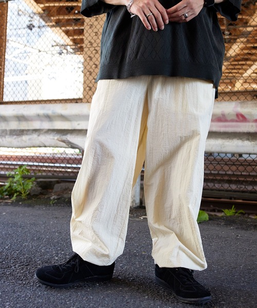MONO-MART(モノマート)の「ナイロン バルーンシルエット イージートレーニングパンツ(その他パンツ・メンズ・グレー/ネイビー/ベージュ/ブラック/ナチュラル/オリーブ・M/L/S)」の11枚目の写真
