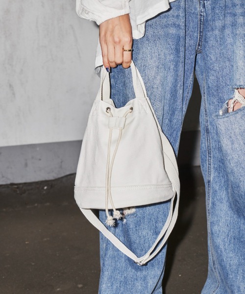 Auntie Rosa Holiday(アンティローザホリデー)の「キャンバスキンチャクバッグ(ショルダーバッグ・レディース・アイボリー/ブラック・FREE)」の7枚目の写真