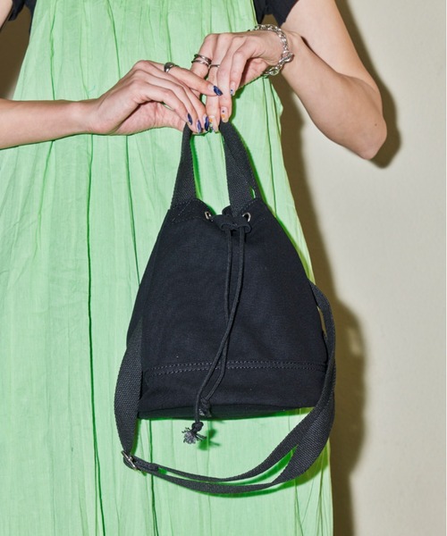 Auntie Rosa Holiday(アンティローザホリデー)の「キャンバスキンチャクバッグ(ショルダーバッグ・レディース・アイボリー/ブラック・FREE)」の8枚目の写真