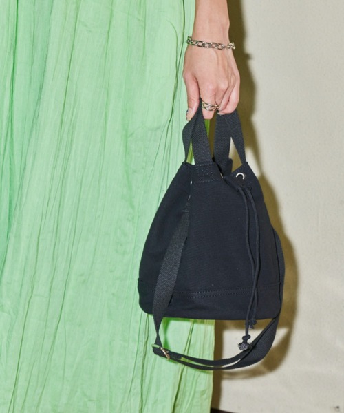 Auntie Rosa Holiday(アンティローザホリデー)の「キャンバスキンチャクバッグ(ショルダーバッグ・レディース・アイボリー/ブラック・FREE)」の11枚目の写真