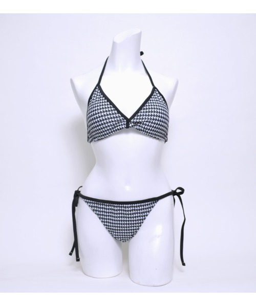 LAVIA（ラヴィア）の「ハウンドトゥースチェックトライアングルビキニ（水着・レディース・ブラック・M/L）」の13枚目の写真
