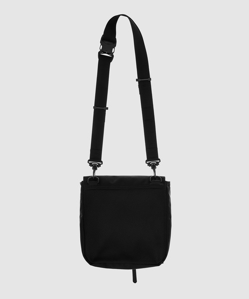 JUNYA WATANABE MAN（ジュンヤワタナベマン）の「INNERRAM Wネーム BAG（ショルダーバッグ・メンズ・ブラック・ONE SIZE）」の2枚目の写真