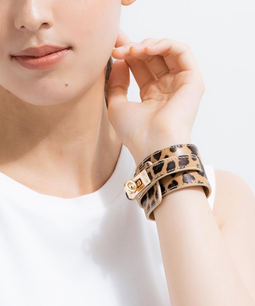 Rocky Monroe(ロッキーモンロー)の「レザーバングルブレスレット(ブレスレット・メンズ・ブルー/グレー/ブラック/ブラウン/レッド/キャメル/レオパード・FREE)」の1枚目の写真