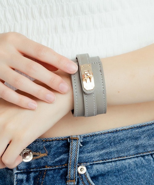 Rocky Monroe(ロッキーモンロー)の「レザーバングルブレスレット(ブレスレット・メンズ・ブルー/グレー/ブラック/ブラウン/レッド/キャメル/レオパード・FREE)」の3枚目の写真