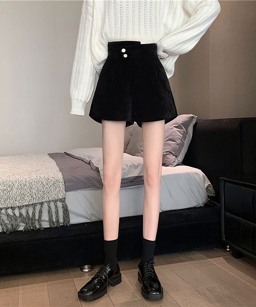 NinaetLina（ニナエリナ）の「コーデュロイショートパンツ（その他パンツ・レディース・ライトベージュ/ブラック・L/XL/S/M）」の6枚目の写真