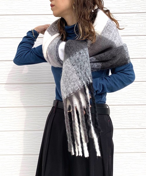 Q（キュー）の「マルチチェックフリンジストール（ストール/ショール・レディース・ホワイト系/ブラック系・ONE SIZE）」の7枚目の写真