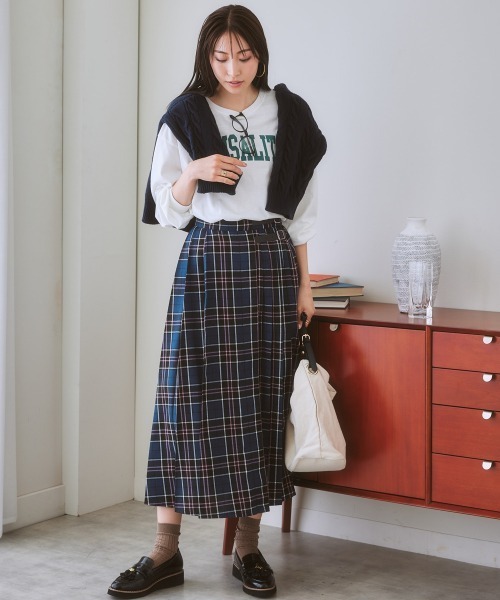 nissen(ニッセン)の「脇プリーツAラインロング丈スカート(スカート・レディース・ブラック/イエロー系/ブルー系・L/LL/M/S)」の14枚目の写真