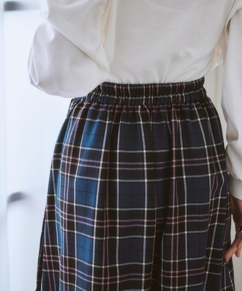 nissen(ニッセン)の「脇プリーツAラインロング丈スカート(スカート・レディース・ブラック/イエロー系/ブルー系・L/LL/M/S)」の17枚目の写真