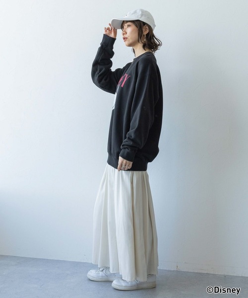 Disney（ディズニー）の「DISNEY/ミッキーマウスプリントスウェット（スウェット・レディース・ブラック/グレー・FREE）」の4枚目の写真