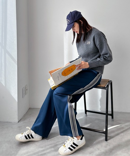 EPIMI E'PIMMY（エピミエピミー）の「【ハンドウォッシャブル】スウェットライク刺繍ロゴニット（ニット/セーター・レディース・杢グレー/ピンクベージュ/オフホワイト/チャコールグレー・MEDIUM）」の8枚目の写真