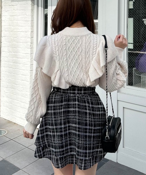 INGNI(イング)の「フリルケーブルパール付ニット(ニット/セーター・レディース・アイボリー/ピンクベージュ/グレー・M)」の5枚目の写真