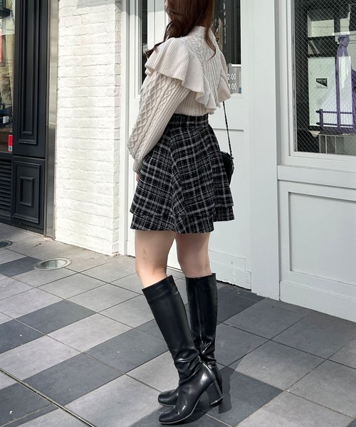 INGNI(イング)の「フリルケーブルパール付ニット(ニット/セーター・レディース・アイボリー/ピンクベージュ/グレー・M)」の7枚目の写真