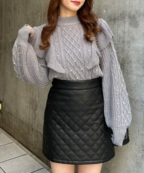 INGNI(イング)の「フリルケーブルパール付ニット(ニット/セーター・レディース・アイボリー/ピンクベージュ/グレー・M)」の9枚目の写真