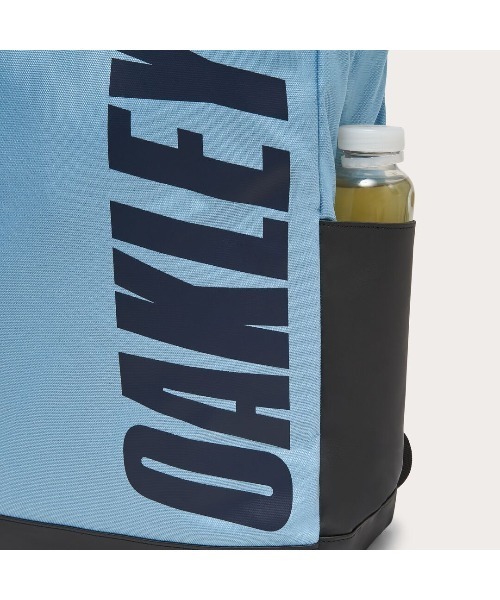 OAKLEY(オークリー)の「オークリー ESSENTIAL DAY PACK S 7.0 YTR /バッグ・バックパック/YOUTH キッズ・ユース/OAKLEY(バックパック/リュック・キッズ・ブラック/ブルー・U)」の6枚目の写真