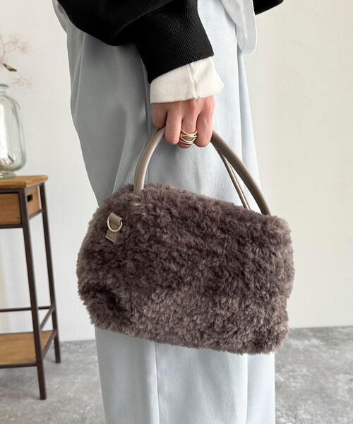 fredy emue（フレディエミュ）の「ボアトート2wayショルダートートバッグ（トートバッグ・レディース・アイボリー/グレー・FREE）」の2枚目の写真