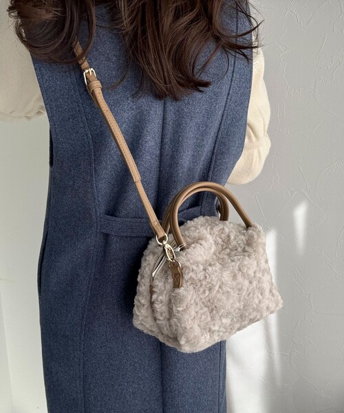 fredy emue（フレディエミュ）の「ボアトート2wayショルダートートバッグ（トートバッグ・レディース・アイボリー/グレー・FREE）」の4枚目の写真