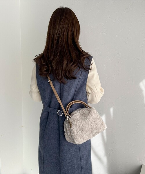 fredy emue（フレディエミュ）の「ボアトート2wayショルダートートバッグ（トートバッグ・レディース・アイボリー/グレー・FREE）」の5枚目の写真