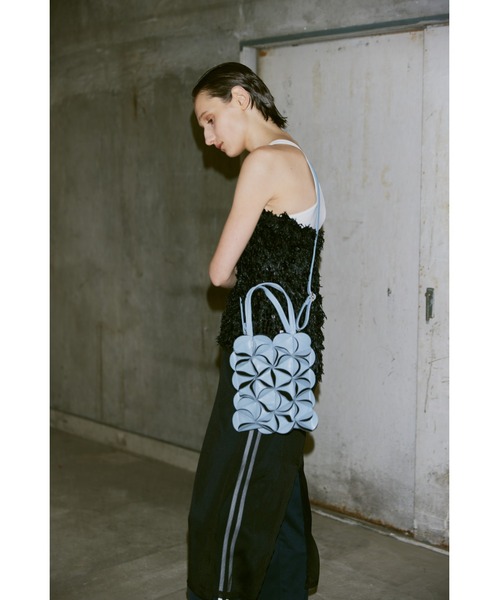 un/neu（アンノイ）の「フラワーモチーフコンパクトショルダー（ショルダーバッグ・レディース・ブラック/ブルー・FREE）」の17枚目の写真