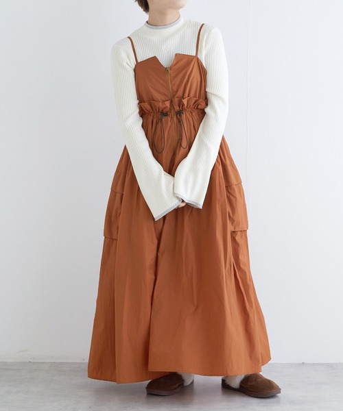 w closet（ダブルクローゼット）の「キャミソールワンピース（ワンピース・レディース・ライトカーキ・FREE）」の8枚目の写真