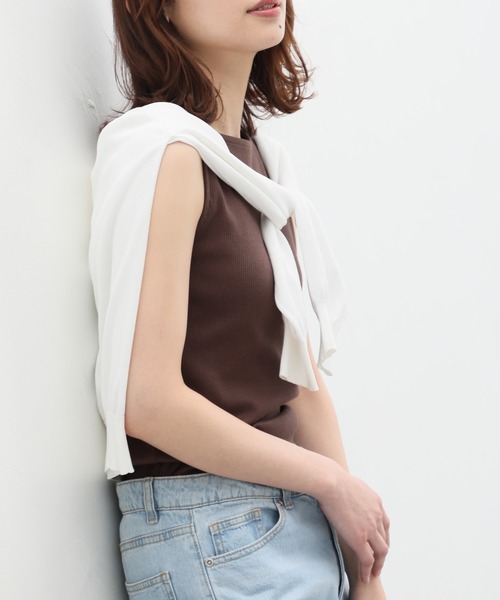 Honeys(ハニーズ)の「ボートネックタンクトップ(タンクトップ・レディース・スミクロ/アイボリー/ブラック/グレイッシュベージュ/ブルー/ブラウン・S/M/L/LL)」の1枚目の写真