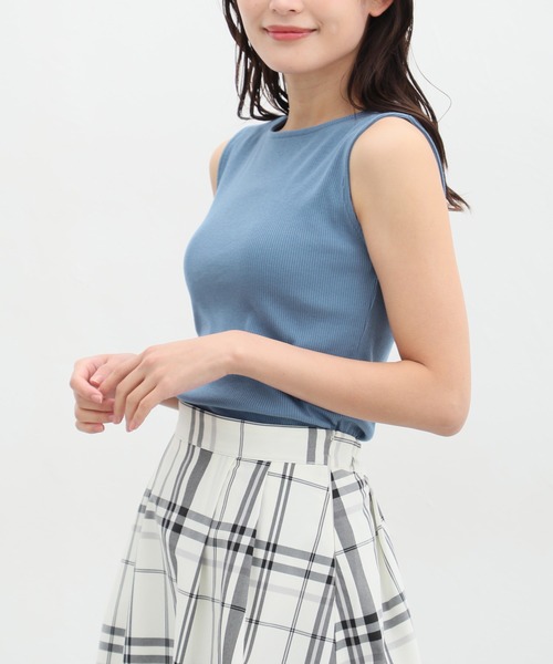 Honeys(ハニーズ)の「ボートネックタンクトップ(タンクトップ・レディース・スミクロ/アイボリー/ブラック/グレイッシュベージュ/ブルー/ブラウン・S/M/L/LL)」の6枚目の写真