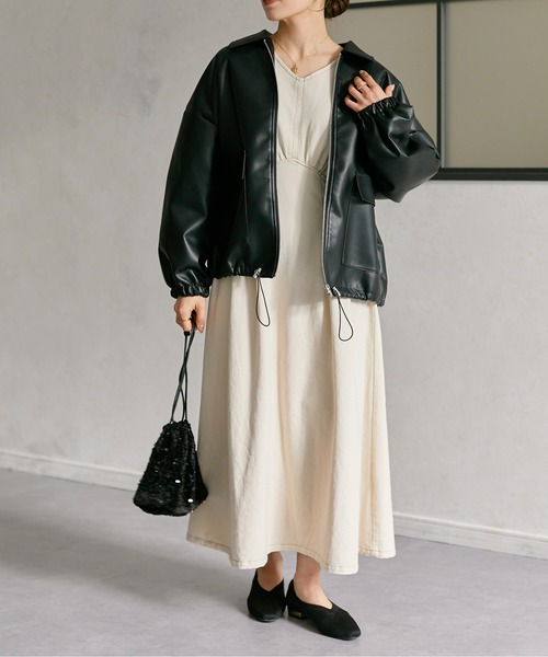 Thevon（ゼボン）の「ウエストタックシェイプワンピース（ワンピース・レディース・アイボリー/ブラック/ネイビー・MEDIUM/TM）」の7枚目の写真