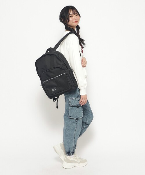 PINK-latte（ピンクラテ）の「◆【容量約23L】ハーフメッシュリュック（バックパック/リュック・キッズ・ブラック/ライトブルー/オフホワイト・00）」の7枚目の写真