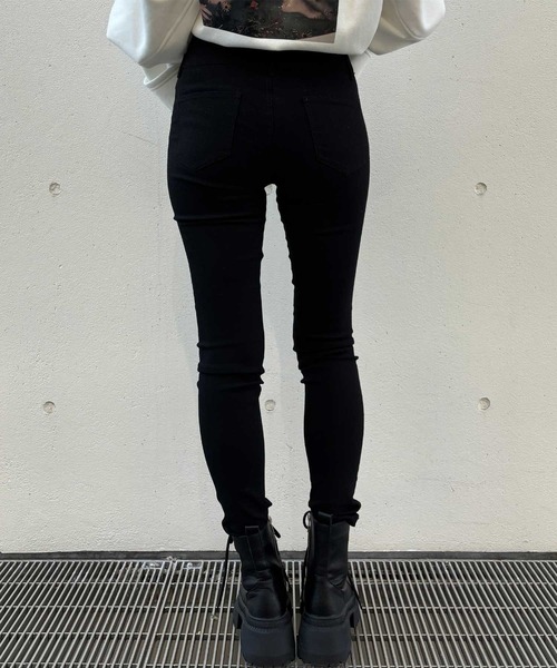 ENVYM（アンビー）の「ハイウエストボタンジェギンス（その他パンツ・レディース・ブラック・SMALL/MEDIUM）」の6枚目の写真