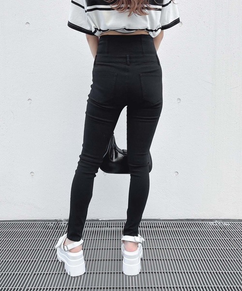 ENVYM(アンビー)の「ハイウエストボタンジェギンス(その他パンツ・レディース・ブラック・SMALL/MEDIUM)」の17枚目の写真