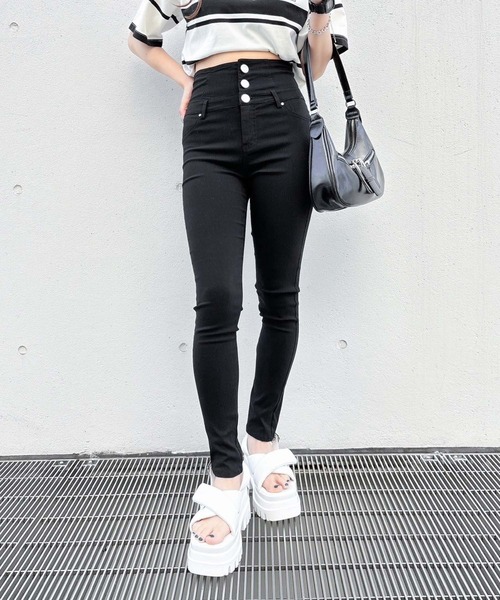 ENVYM(アンビー)の「ハイウエストボタンジェギンス(その他パンツ・レディース・ブラック・SMALL/MEDIUM)」の18枚目の写真