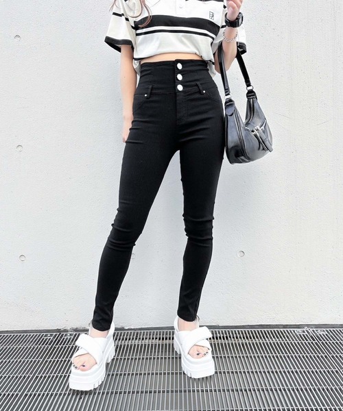 ENVYM(アンビー)の「ハイウエストボタンジェギンス(その他パンツ・レディース・ブラック・SMALL/MEDIUM)」の15枚目の写真