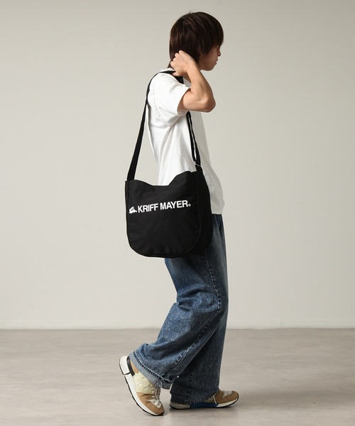 KRIFF MAYER(クリフメイヤー)の「【KRIFF MAYER/クリフメイヤー】ニュースペーパー キャンバス ロゴ ショルダーバッグ(ショルダーバッグ・メンズ・ブラック/アイボリー・FREE)」の18枚目の写真