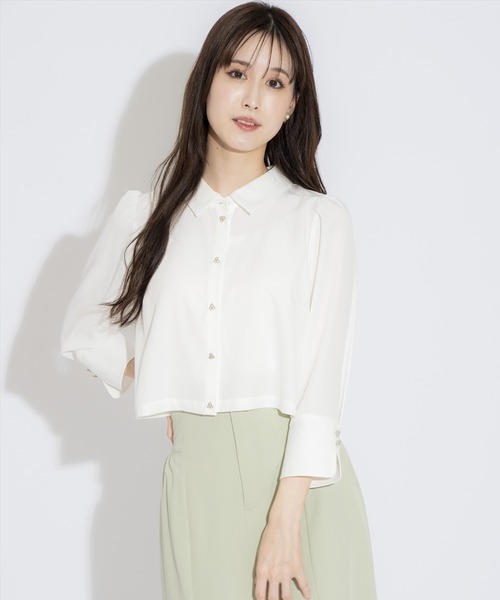 SWINGLE（スウィングル）の「ラインストーン釦ショート丈シャツブラウス（シャツ/ブラウス・レディース・オフホワイト/ブルー系その他/ホワイト系その他・FREE）」の2枚目の写真