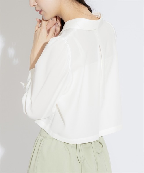 SWINGLE（スウィングル）の「ラインストーン釦ショート丈シャツブラウス（シャツ/ブラウス・レディース・オフホワイト/ブルー系その他/ホワイト系その他・FREE）」の6枚目の写真