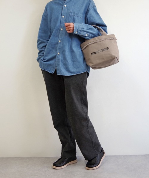 Minnetonka（ミネトンカ）の「MINNETONKA（ミネトンカ） / フリンジロゴトートバッグ キャンバスバッグ スモールトート（トートバッグ・レディース・グレー/アイボリー/ブラック/ブラウン・FREE）」の7枚目の写真