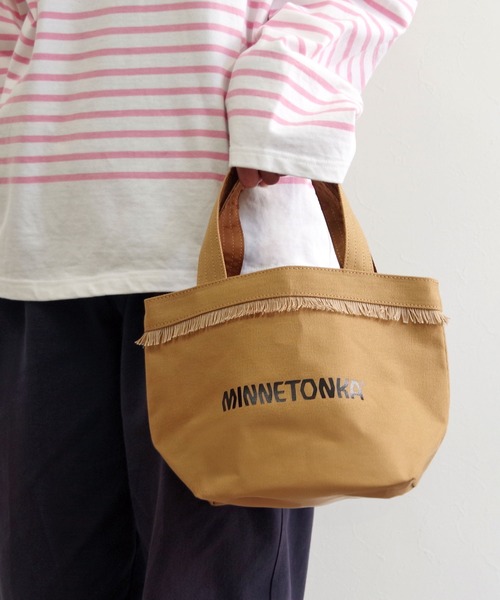 Minnetonka（ミネトンカ）の「MINNETONKA（ミネトンカ） / フリンジロゴトートバッグ キャンバスバッグ スモールトート（トートバッグ・レディース・グレー/アイボリー/ブラック/ブラウン・FREE）」の14枚目の写真