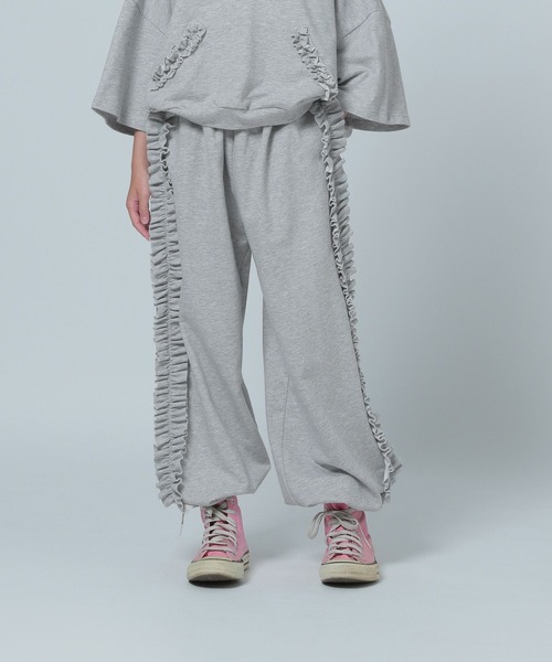 LOWRYS FARM（ローリーズファーム）の「フリルミニウラケパンツ　 124762（スウェットパンツ・キッズ・ブラック/ピンク/グレー・160cm/150cm）」の3枚目の写真