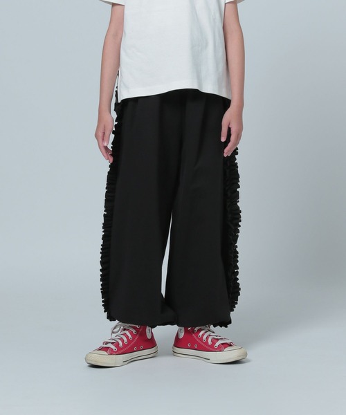 LOWRYS FARM（ローリーズファーム）の「フリルミニウラケパンツ　 124762（スウェットパンツ・キッズ・ブラック/ピンク/グレー・160cm/150cm）」の2枚目の写真