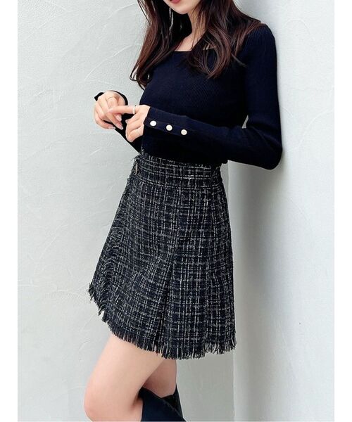 RESEXXY(リゼクシー)の「シンプルデザインニットトップス(ニット/セーター・レディース・ホワイト/レッド/ブルー/ブラック・FREE)」の3枚目の写真