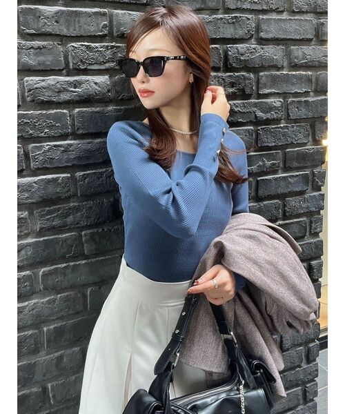 RESEXXY(リゼクシー)の「シンプルデザインニットトップス(ニット/セーター・レディース・ホワイト/レッド/ブルー/ブラック・FREE)」の5枚目の写真