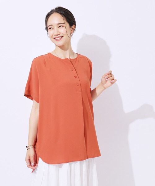 SHOO・LA・RUE（シューラルー）の「◆【洗える/無理せずキレイ】オンオフ使える！ヘンリーネックブラウス（シャツ/ブラウス・レディース・ブラック/カーキ/ライトベージュ/レッド系1・02/03/04）」の18枚目の写真