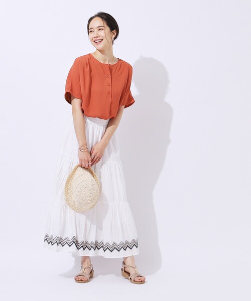 SHOO・LA・RUE（シューラルー）の「◆【洗える/無理せずキレイ】オンオフ使える！ヘンリーネックブラウス（シャツ/ブラウス・レディース・ブラック/カーキ/ライトベージュ/レッド系1・02/03/04）」の16枚目の写真