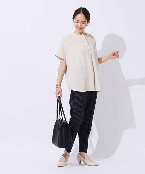 SHOO・LA・RUE（シューラルー）の「◆【洗える/無理せずキレイ】オンオフ使える！ヘンリーネックブラウス（シャツ/ブラウス・レディース・ブラック/カーキ/ライトベージュ/レッド系1・02/03/04）」の12枚目の写真