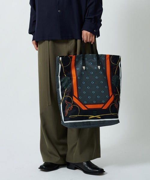TOGA（トーガ）の「Print tote bag（トートバッグ・メンズ・ネイビー・FREE）」の11枚目の写真