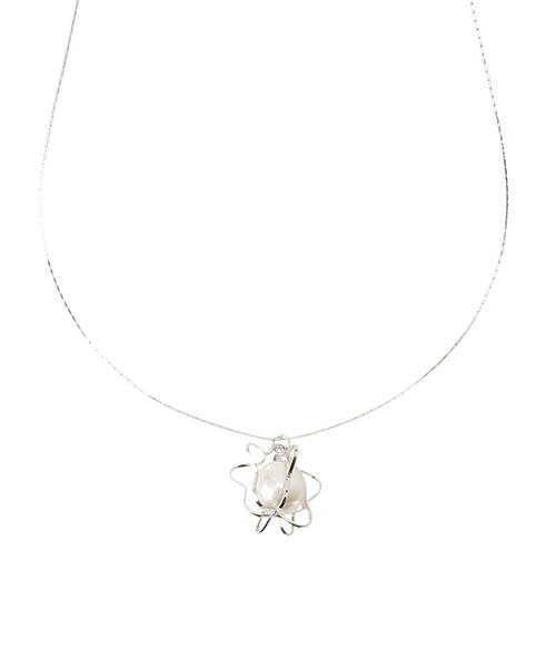 BEAUTY&YOUTH UNITED ARROWS（ビューティーアンドユースユナイテッドアローズ）の「BY 3Dフラワーモチーフペンダント（ネックレス・レディース・ゴールド/シルバー・フリー）」の2枚目の写真