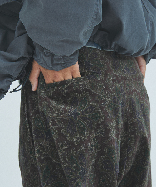 JOURNAL STANDARD(ジャーナルスタンダード)の「ベロアコード オーバーパンツ(その他パンツ・メンズ・ボルドー/ブラック系その他/コバルトブルー・SMALL/MEDIUM/LARGE)」の12枚目の写真