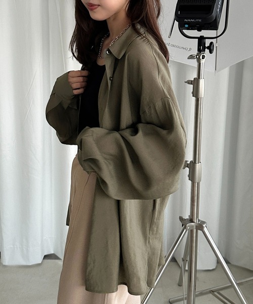 apres jour mignon（アプレジュールミニョン）の「カラーシャツ【ZOZOTOWN限定アイテム】（シャツ/ブラウス・レディース・ダークブラウン/カーキ/ボルドー/マスタード・X-LARGE/フリー）」の2枚目の写真