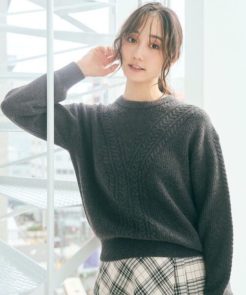 ANY SIS(エニィスィス)の「【洗える】フロントケーブルポイントアンゴラブレンド ニット(ニット/セーター・レディース・グレー系/ローズ系/ブルー系/アイボリー系・4)」の1枚目の写真