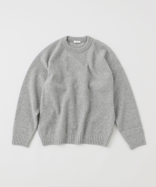 ATON(エイトン)の「ATON(エイトン) LAMBS WOOL CREWNECK SWEATER KRAGCW0402(ニット/セーター・メンズ・チャコールグレー/ライトグレー・4/6)」の2枚目の写真