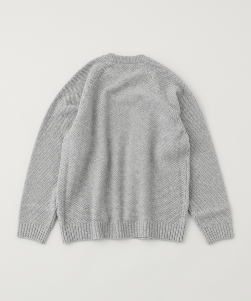 ATON(エイトン)の「ATON(エイトン) LAMBS WOOL CREWNECK SWEATER KRAGCW0402(ニット/セーター・メンズ・チャコールグレー/ライトグレー・4/6)」の3枚目の写真